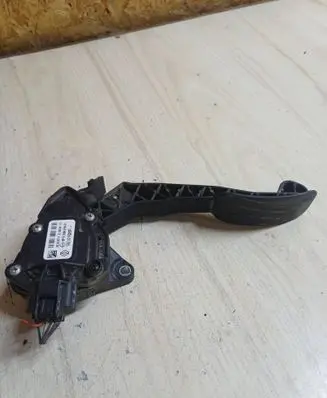 Renault Master III Accelerator throttle pedal 6PV00997801 180101626R