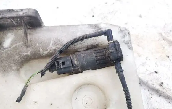 Skoda Octavia Mk2 (1Z) Windscreen/windshield washer pump 1t0955651a