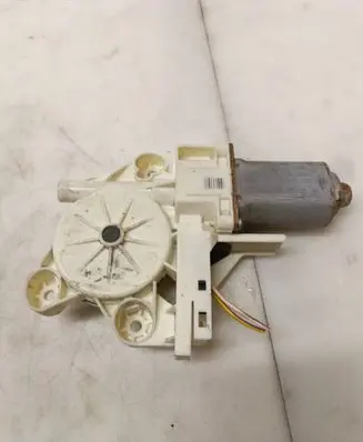 Ford C-MAX I Front door window regulator motor 994816100