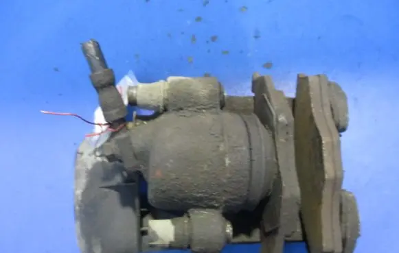 Volkswagen Polo III 6N 6N2 6NF Front brake caliper