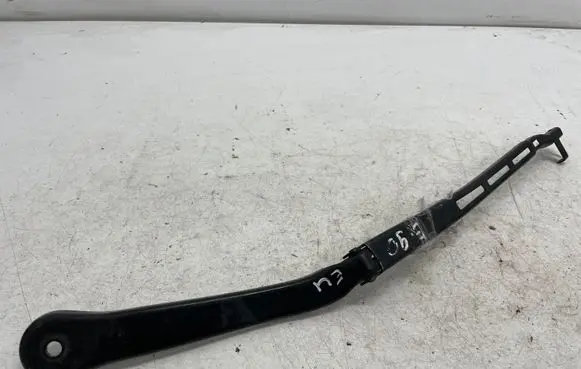 Front wiper blade arm