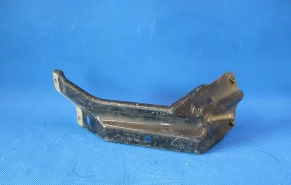 Seat Leon (1P) Fender mounting bracket 1P0821135