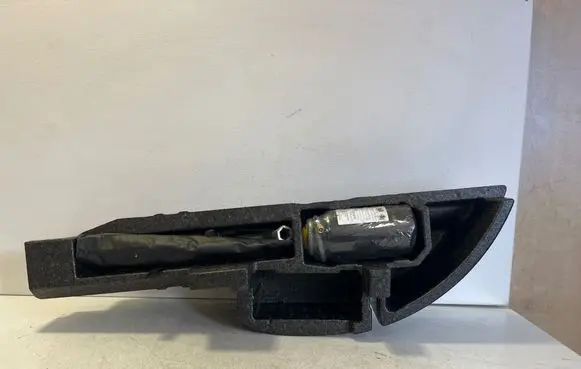 Audi Q7 4M Tool set 4M0012120B