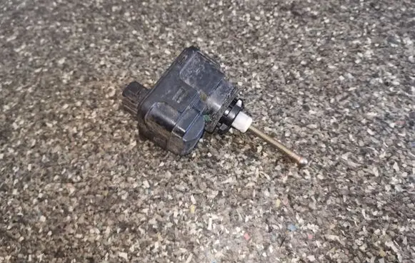 Audi A6 S6 C4 4A Headlight level adjustment motor 4A0941295