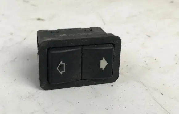 BMW 5 E39 Electric window control switch 8368974