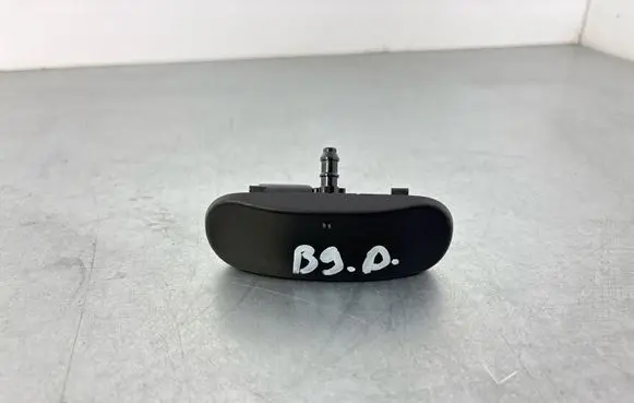 Volkswagen PASSAT B9 Windshield washer spray nozzle 5H0955986