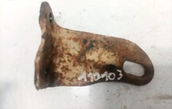 Toyota Avensis T250 Engine mounting bracket