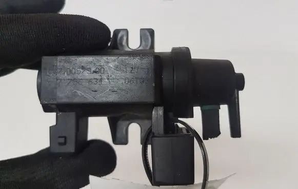 BMW 5 E39 Turbo solenoid valve 70057900 7796634