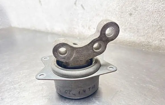 Saab 9-3 Ver2 Engine mount bracket 13207585 290807700