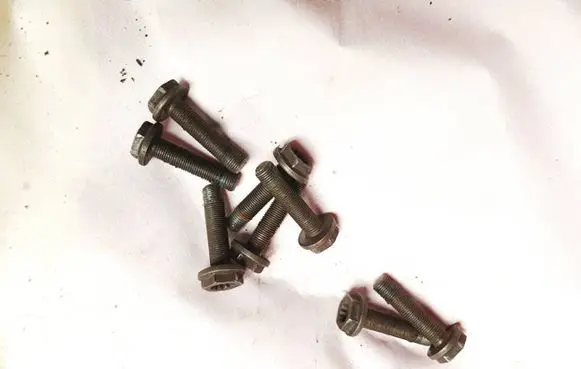 Volkswagen PASSAT B5.5 Nuts/bolts 