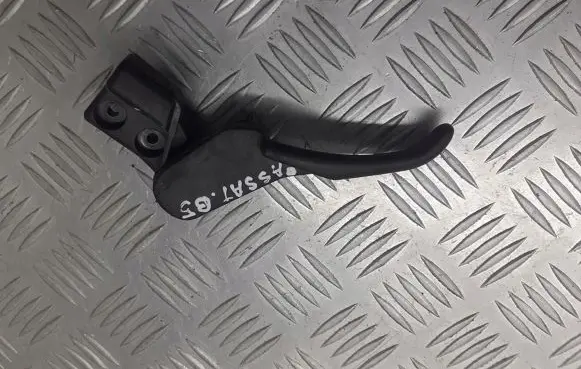 Volkswagen PASSAT B5 Engine bonnet (hood) release handle 3B1823533