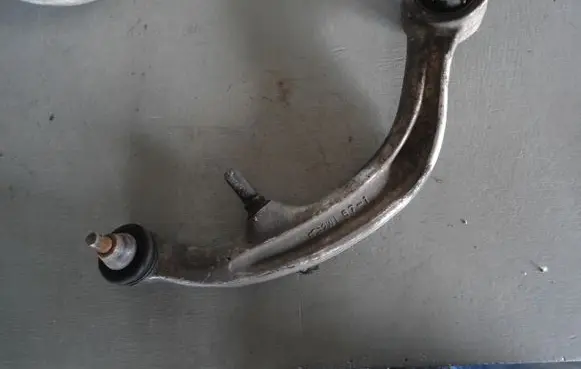Infiniti Q45 III Front lower control arm/wishbone