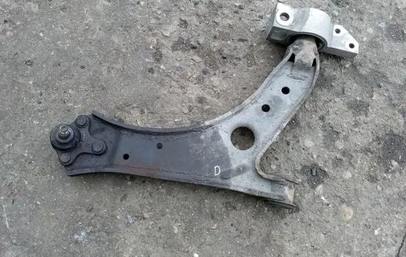 Volkswagen Golf V Front lower control arm/wishbone