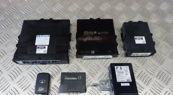 Toyota Prius+ (ZVW40) Engine ECU kit and lock set 8999047310 8998147650 8978412061