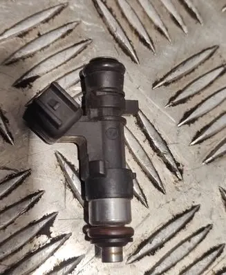 Volvo S80 Fuel injector 30757534