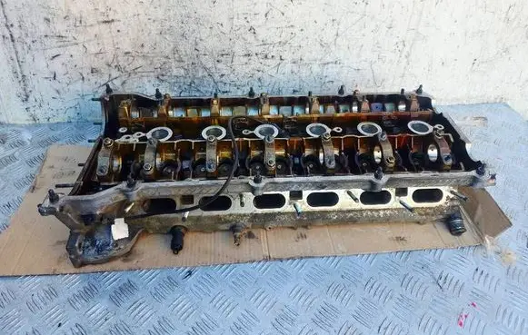 BMW 5 E39 Engine head 1738400
