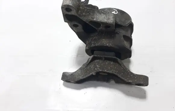 Ford Galaxy Engine mount bracket