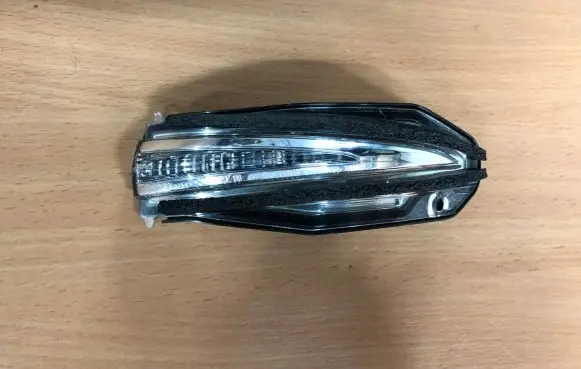 Toyota RAV 4 (XA40) Mirror indicator light 81X2205E