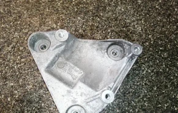 Buick Encore I Engine mounting bracket 55577637