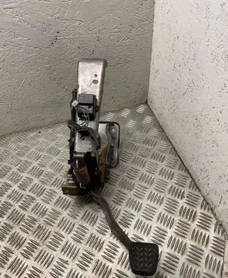 Toyota Avensis Verso Brake pedal 