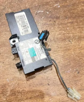 BMW 5 E39 Aerial antenna amplifier 8364083 593362 103787