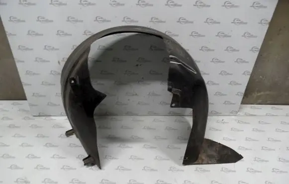 Front wheel arch liner splash guards