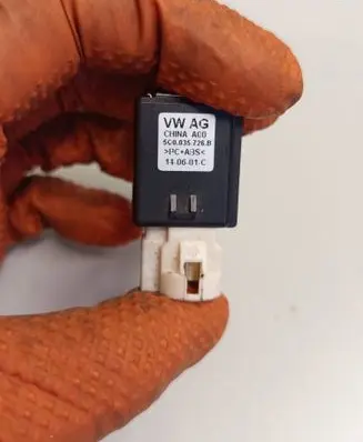 Skoda Octavia Mk3 (5E) USB socket connector 5Q0035726B