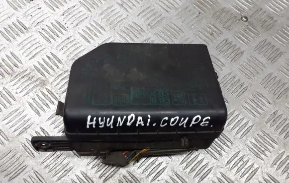 Hyundai Coupe Fuse box cover