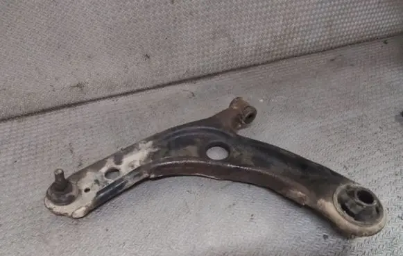 Toyota Yaris Front lower control arm/wishbone