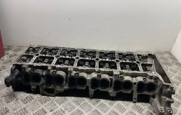 BMW 7 F01 F02 F03 F04 Engine head 7812927 7812929