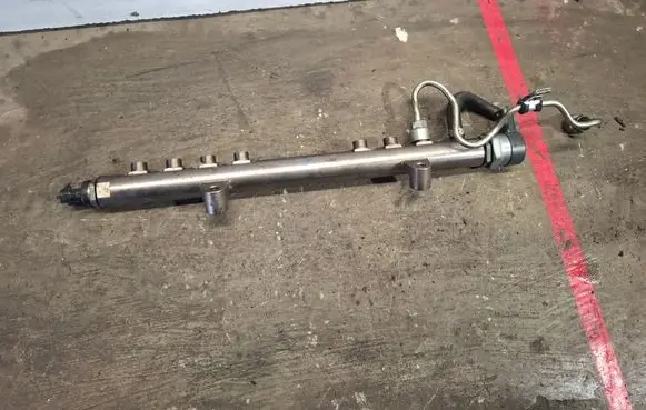 Volvo V60 Fuel main line pipe 30777759 0445215025