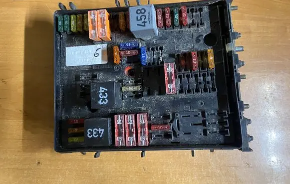 Seat Toledo II (1M) Fuse module 01394932 1K0937124H 015345021