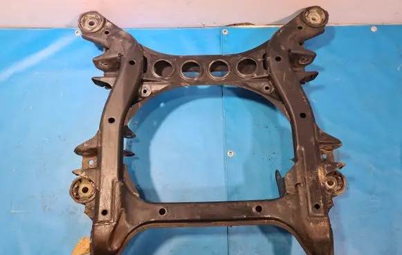 Volkswagen Touareg I Front subframe
