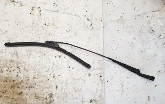 Volkswagen Golf III Front wiper blade arm