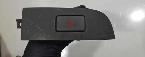 Hyundai Sonata Hazard light switch 803258