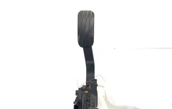 Opel Movano B Accelerator throttle pedal 180107523R
