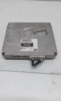 Toyota Avensis T250 Engine control unit/module 1758008330 MB1758008330 8966105821