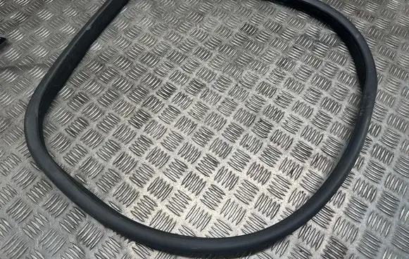 Mercedes-Benz E A207 Front door rubber seal 
