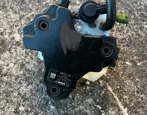 Volvo XC90 Fuel injection high pressure pump 30756125