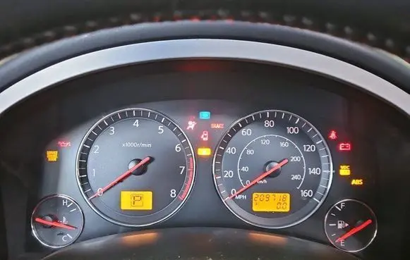 Speedometer (instrument cluster)