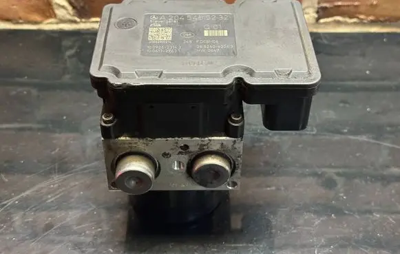 Mercedes-Benz C W204 ABS Pump A2044313812 A2045455232
