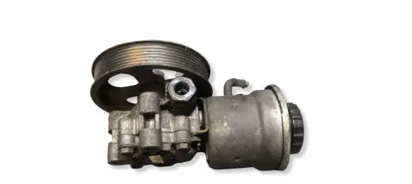 Toyota Avensis T250 Power steering pump 