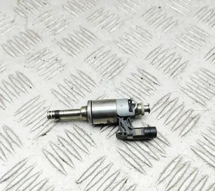 Volkswagen PASSAT B8 Fuel injector 0261500354 04E906036AF