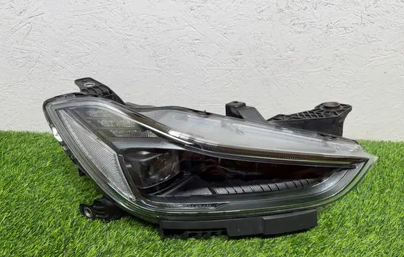 Maserati Ghibli Headlight/headlamp 670106166