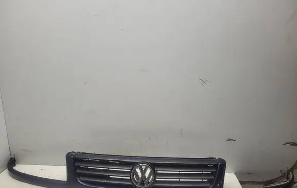 Volkswagen PASSAT B4 Front bumper upper radiator grill