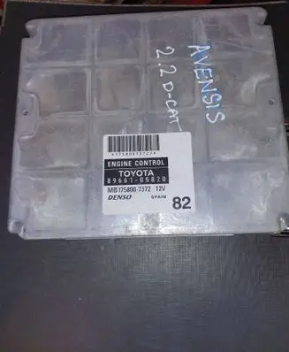 Toyota Avensis T250 Engine control unit/module 8966105820 Mb1758007372