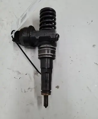 Volkswagen PASSAT B6 Fuel injector 038130073AG 0414720215