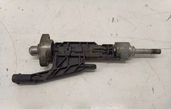 BMW 1 F40 Fuel injector 8656548