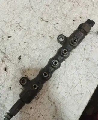 Toyota Corolla Verso E121 Fuel distributor 