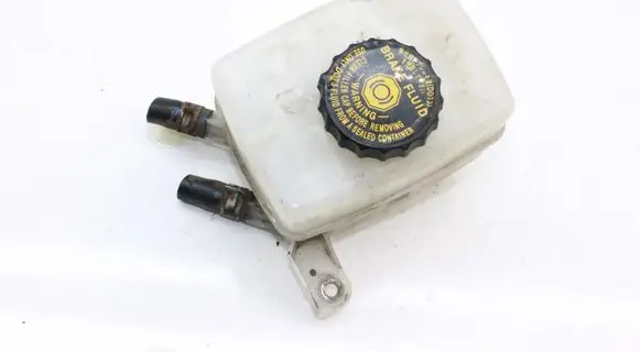 Lexus RX 330 - 350 - 400H Brake fluid reservoir 13231140500